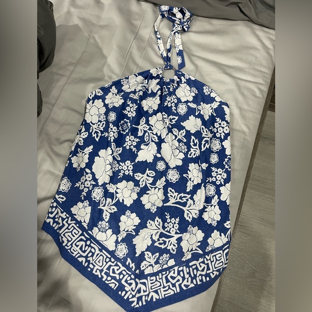 INC From Macy’s worn couple of times in great condition it’s a halter Size M